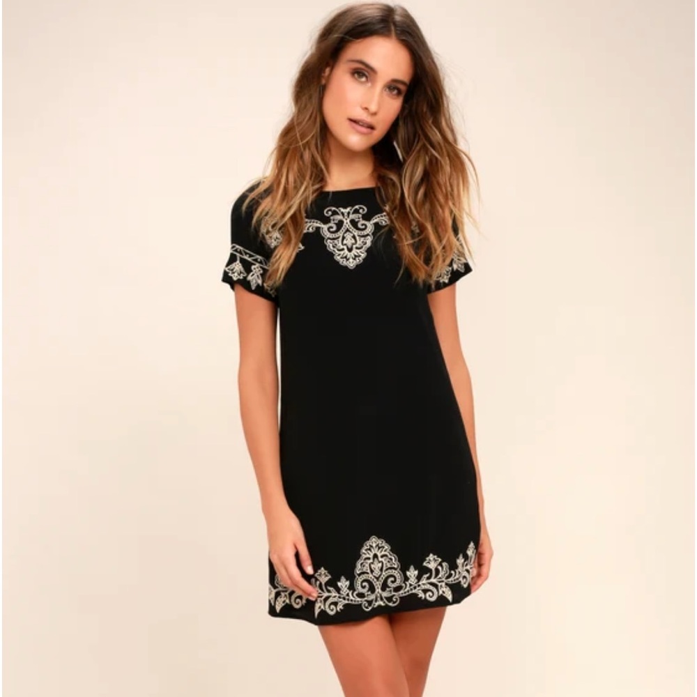 Lulu’s Tale to Tell Beige and Black Embroidered Shift Dress Size Medium